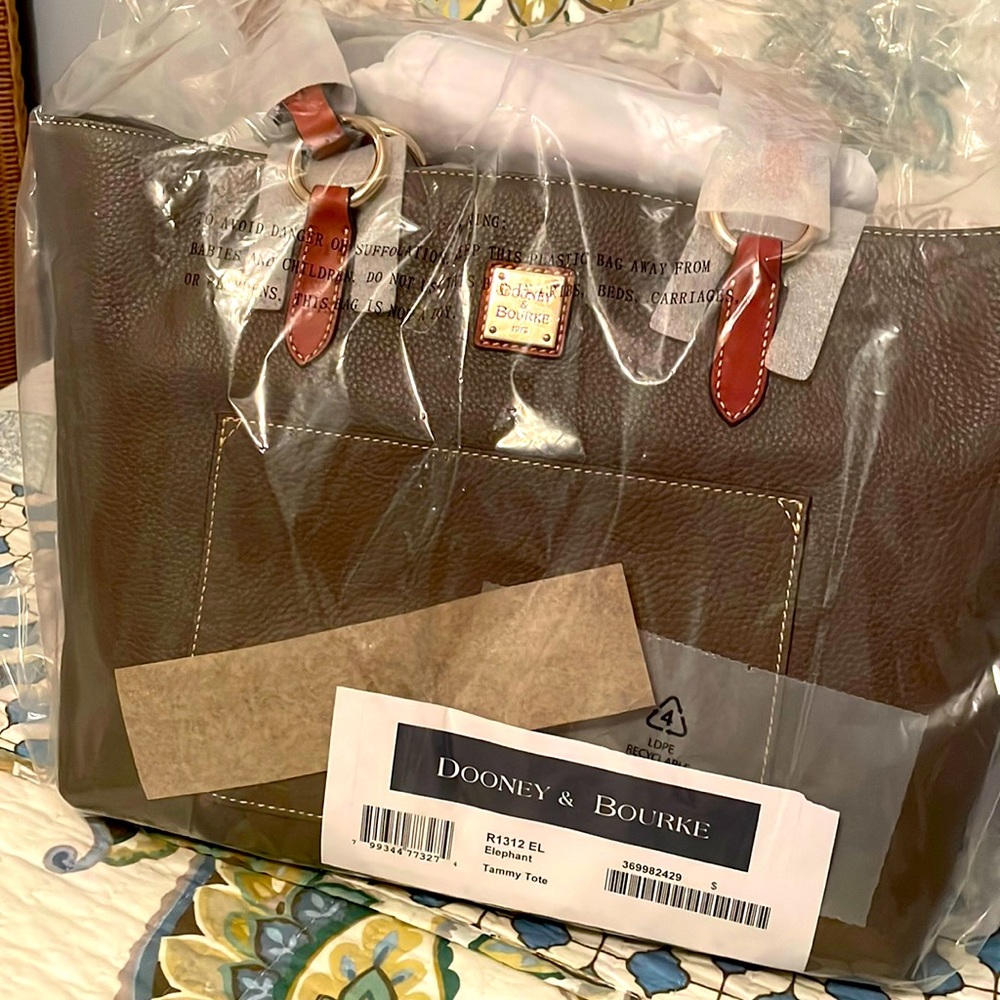 New in original packaging with dust cover, lg Tammy tote. 17”x11”x7”deep. Taupe